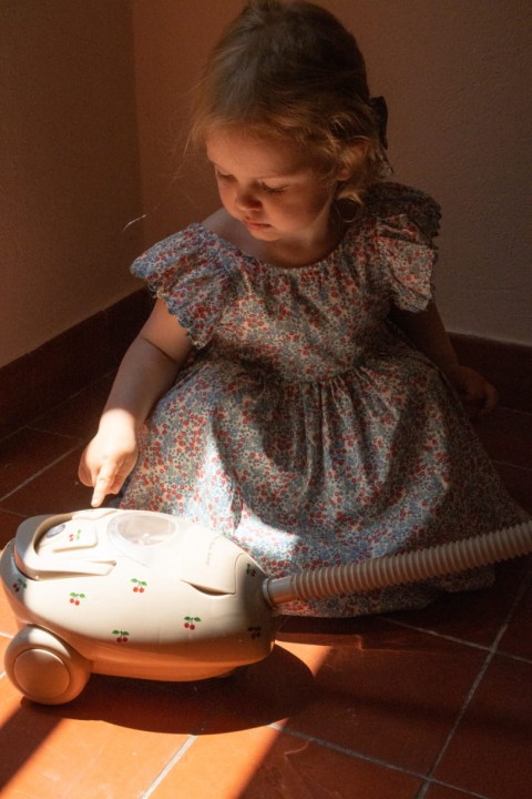 zabawkowy-odkurzacz-dusty-cherry-sprzatanie