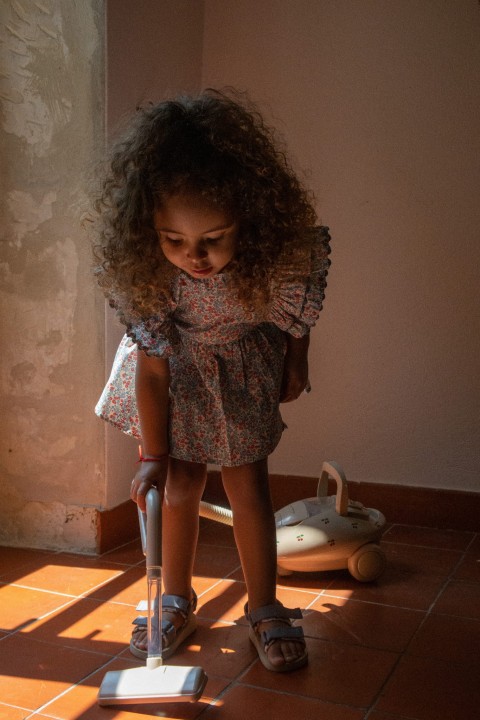 zabawkowy-odkurzacz-dusty-cherry-lifestyle