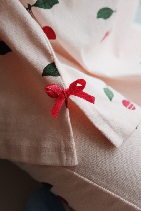 bluzka-drey-slit-tee-ma-grande-cerise-peony-stylizacja