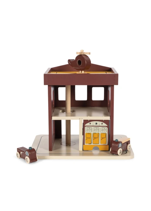 Konges Sløjd Wooden Fire Station FSC front remizy z otwartym garażem