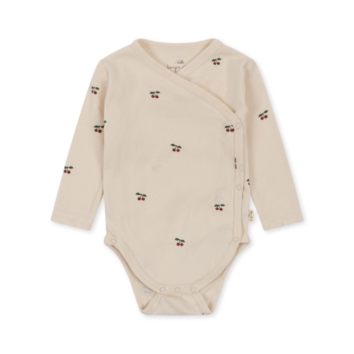 Bawełniane body niemowlęce Konges Sløjd Newborn Body GOTS Cherry z nadrukiem wiśni, certyfikat GOTS