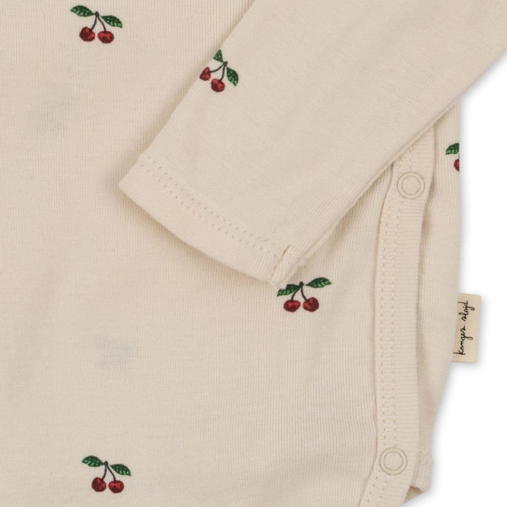 Tył body niemowlęcego Konges Sløjd Newborn Body GOTS Cherry
