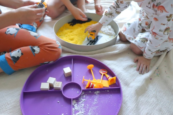 jellystone-play-tray-tacka-sensoryczna-2w1-fioletowa-zblizenie