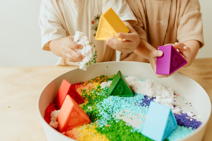 jellystone-play-tray-tacka-sensoryczna-2w1-fioletowa-zabawa-2