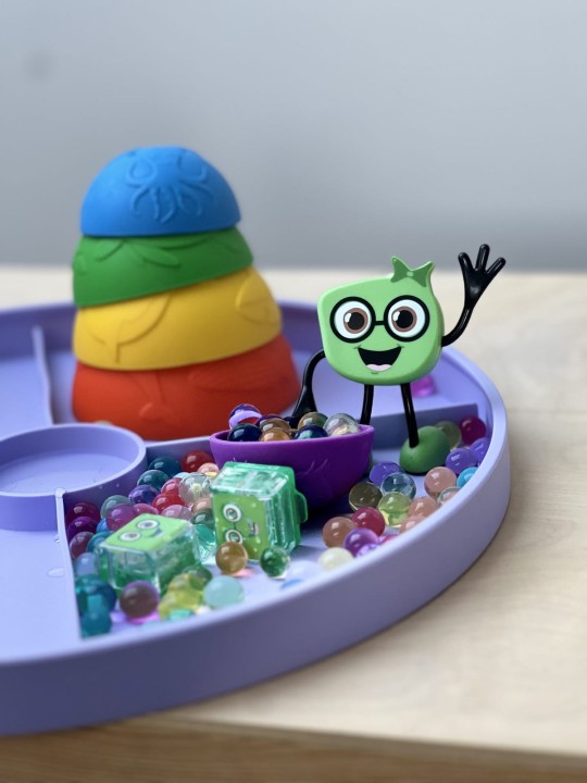 jellystone-play-tray-tacka-sensoryczna-2w1-fioletowa-zabawki-na-tacce