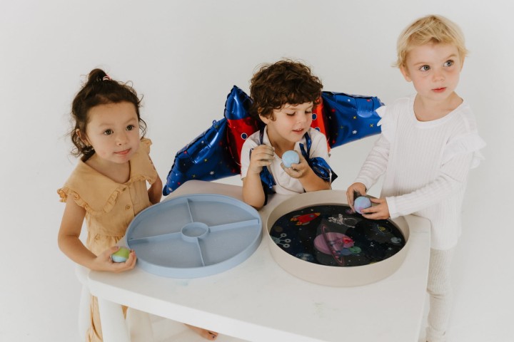 play-tray-tacka-sensoryczna-2w1-niebieska-zabawa-sensoryczna-1