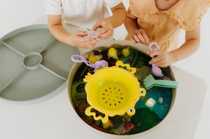 play-tray-tacka-sensoryczna-2w1-zielona-akcesoria-1