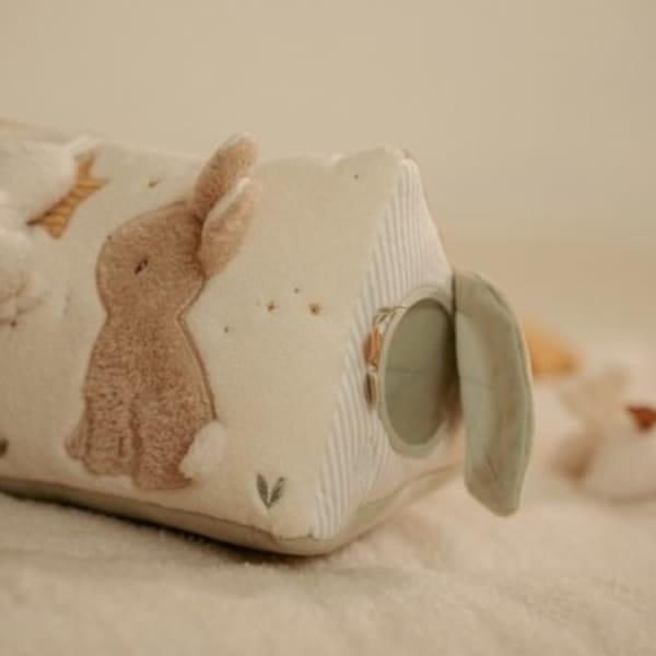 trojkat-edukacyjny-newborn-naturals-zabawa
