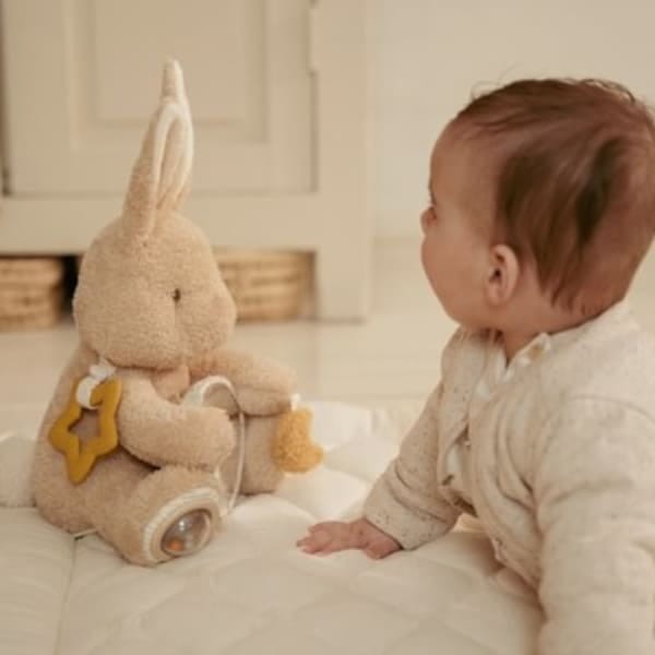 kroliczek-aktywizujacy-newborn-naturals-zabawa