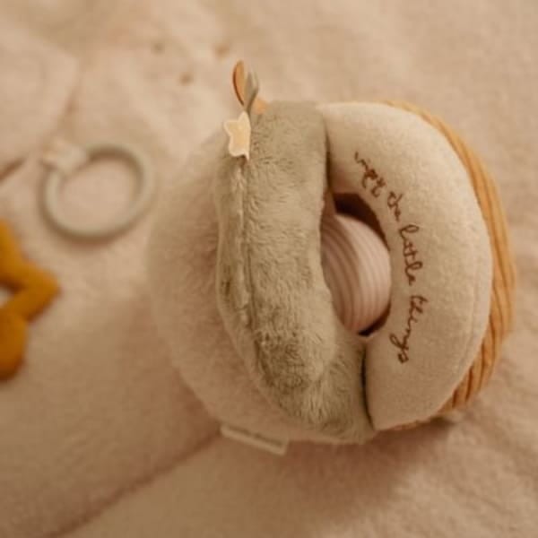 pileczka-sensoryczna-newborn-naturals-detal