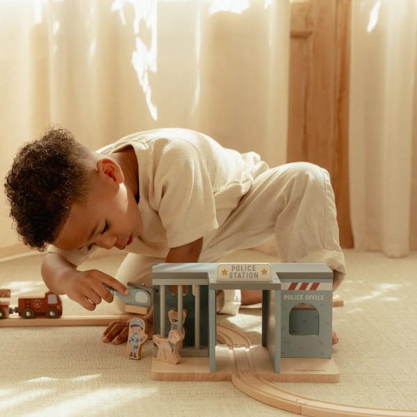 pol_pl_Little-Dutch-Posterunek-policji-FSC-5420_10.jpg