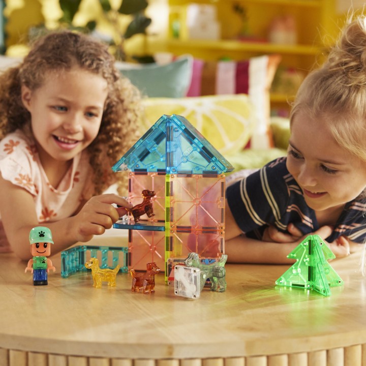 klocki magnetyczne puppy park dziecko podczas zabawy