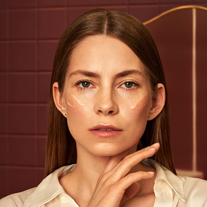 serum-peptydowe-slow-on-na-twarzy