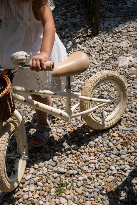 rower-rownowazny-12-z-koszykiem-lemon-detal