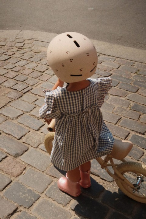 Regulacja kasku rowerowego Konges Sløjd – dopasowanie