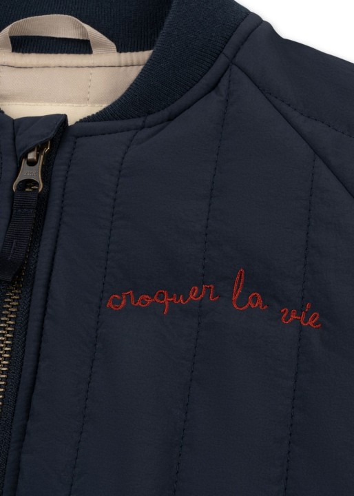 Detal kurtki Konges Sløjd Juno Bomber Jacket – granatowy kolor Total Eclipse