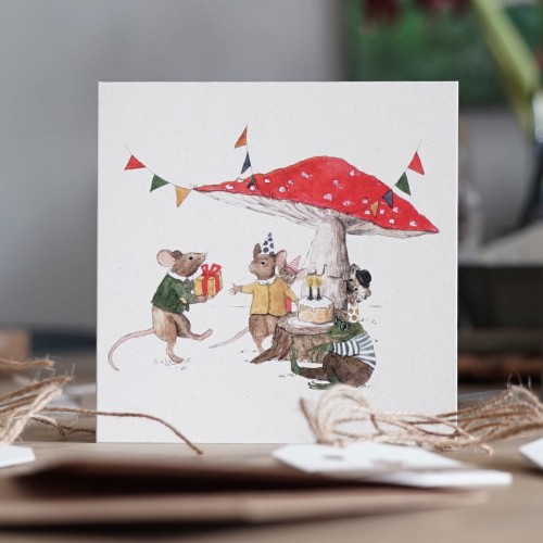 Kartka-urodzinowa-pod-Muchomorem--Hi-Little (1).jpg