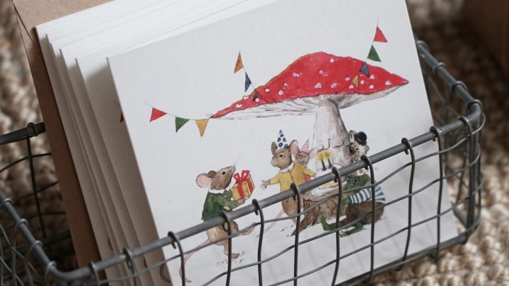 Kartka-urodzinowa-pod-Muchomorem--Hi-Little (2).jpg