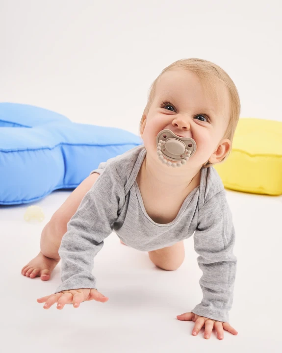 luu-kids-smoczek-sand-storm-niemowle-zblizenie