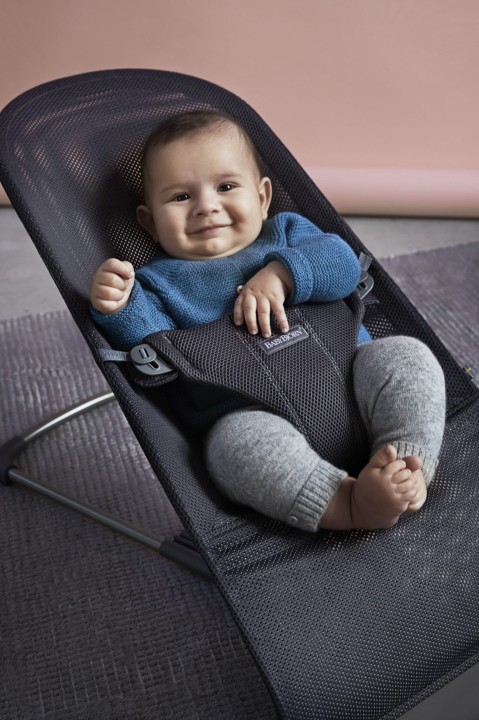 pol_pl_BABYBJORN-lezaczek-BLISS-MESH-Antracytowy-3167_1.jpg