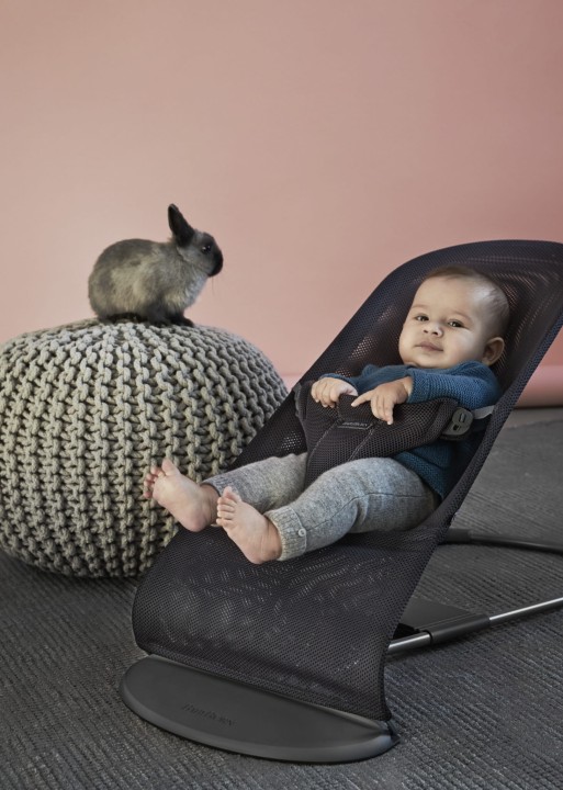 pol_pl_BABYBJORN-lezaczek-BLISS-MESH-Antracytowy-3167_2.jpg