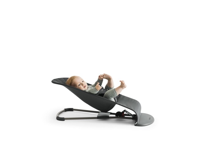 pol_pl_BABYBJORN-lezaczek-BLISS-MESH-Antracytowy-3167_7.jpg