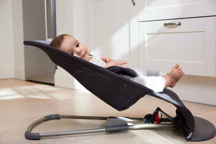 pol_pl_BABYBJORN-lezaczek-BLISS-MESH-Antracytowy-3167_13.jpg