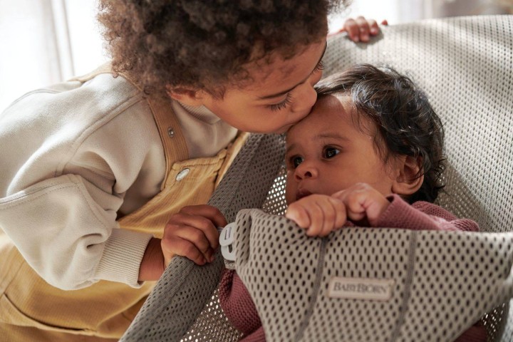 pol_pl_BABYBJORN-lezaczek-BLISS-MESH-Szary-Bez-9875_10.jpg