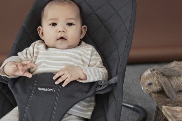 pol_pl_BABYBJORN-lezaczek-BLISS-Woven-Antracytowy-34919_6.jpg
