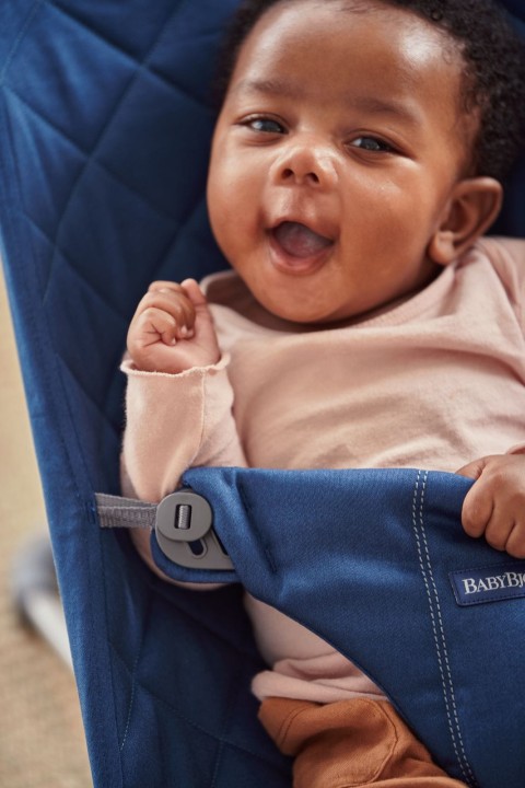 pol_pl_BABYBJORN-lezaczek-BLISS-Woven-Granatowy-35307_9.jpg