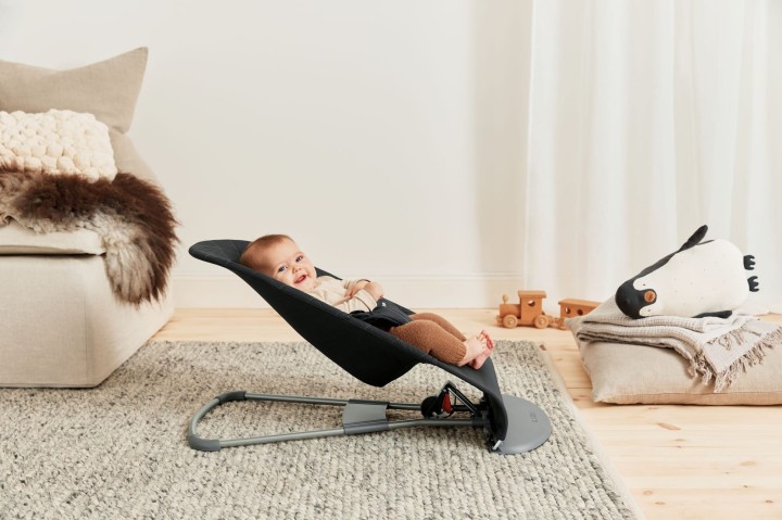pol_pl_BABYBJORN-lezaczek-BLISS-Woven-Czarny-34911_11.jpg