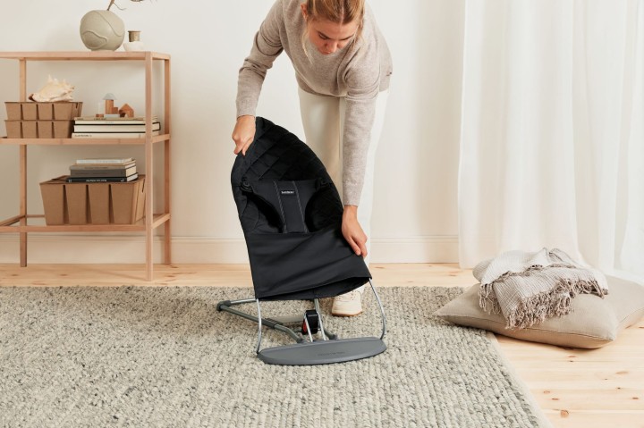 pol_pl_BABYBJORN-lezaczek-BLISS-Woven-Czarny-34911_5.jpg
