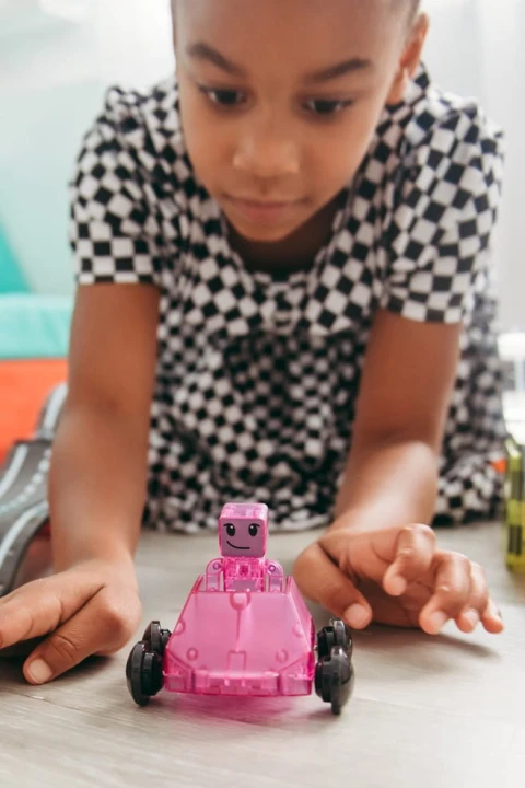 MAGNA-TILES Dashers 6 – samochodzik z magnetyczną figurką
