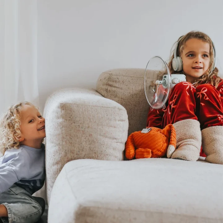 Kidywolf KIDYSPY wzmacniacz dzwieku w uzyciu w pomieszczeniu