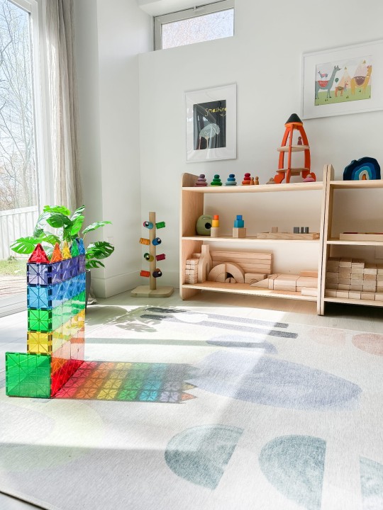 Klocki magnetyczne MAGNA-TILES Classic w zabawie dziecka