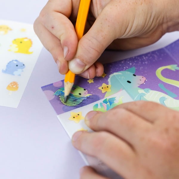 Efekt końcowy pracy z folią transferową w zestawie Tiger Tribe Zaczarowane Stworzenia