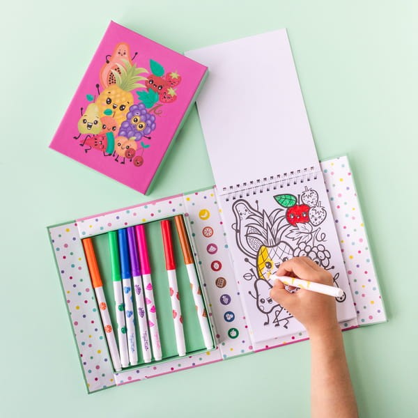 Elementy zestawu Tiger Tribe Owocki – kolorowanki i akcesoria do kolorowania