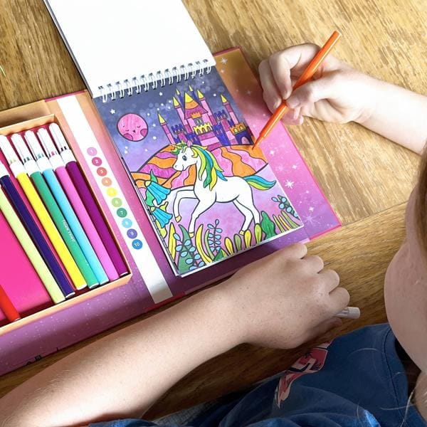 Zestaw kreatywny Tiger Tribe Jednorożce w trakcie kolorowania
