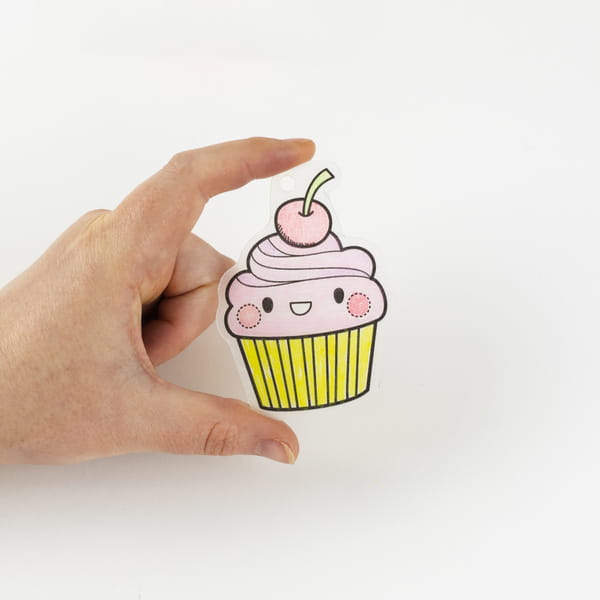 Zbliżenie gotowej zawieszki DIY po wypieczeniu.