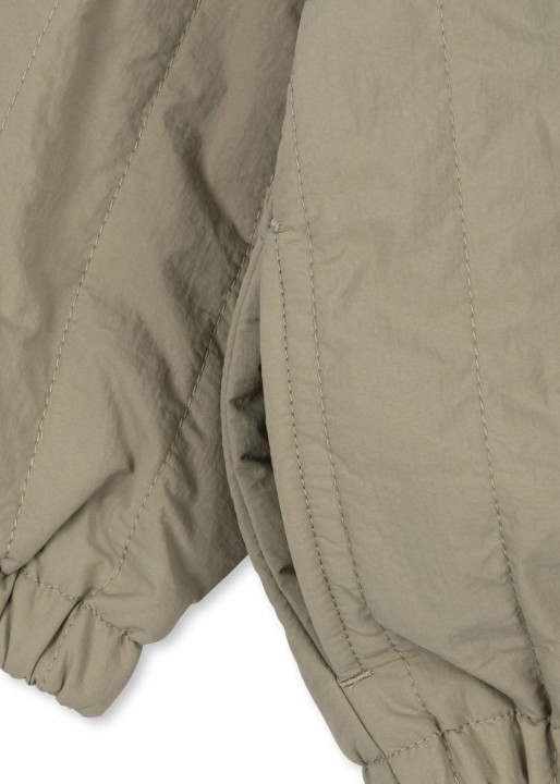 Konges Slojd kurtka bomberka dziecieca Juno Laurel Oak detal dolu kurtki