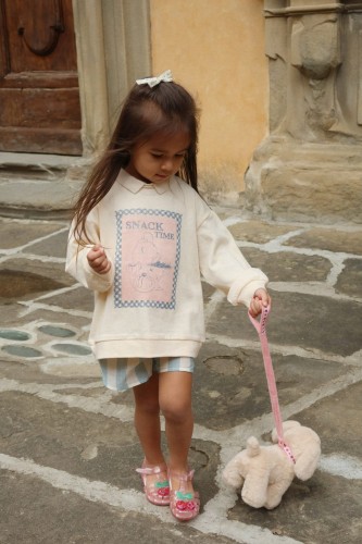 Stylizacja z koszulką polo dziecięcą Konges Sløjd Spotty LS GOTS Buttercream.