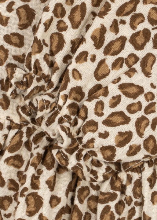 Detal printu panterki Leo na sukience z bawełny organicznej GOTS.