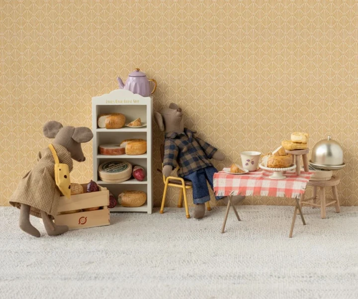 Maileg Mum Mouse Light Brown myszka Mama w rodzinnej aranżacji