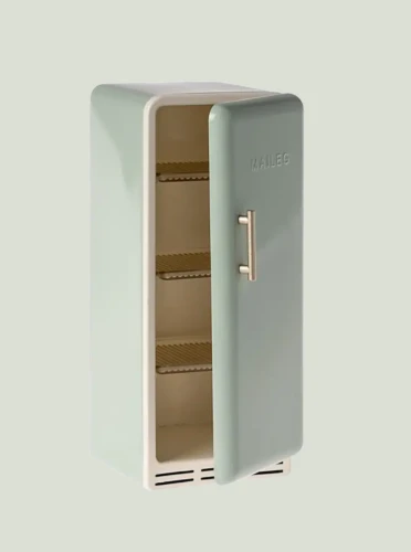 lodowka-maileg-mint-w-domku-dla-lalek