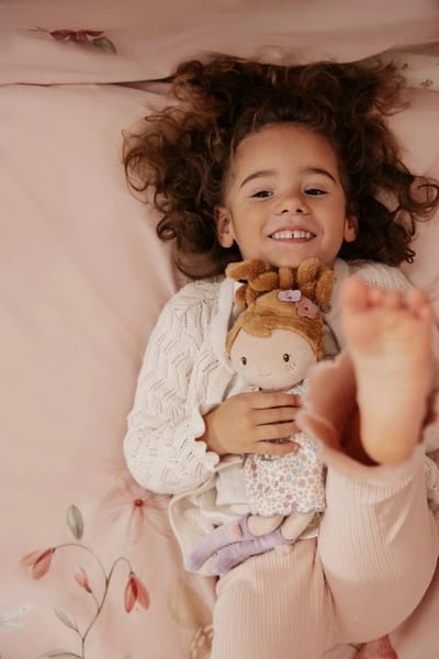 lalka-przytulanka-ava-zabawa