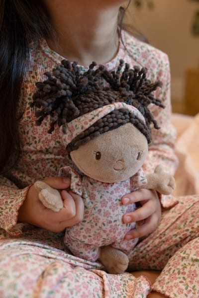 lalka-baby-evi-z-nosidelkiem-karmienie