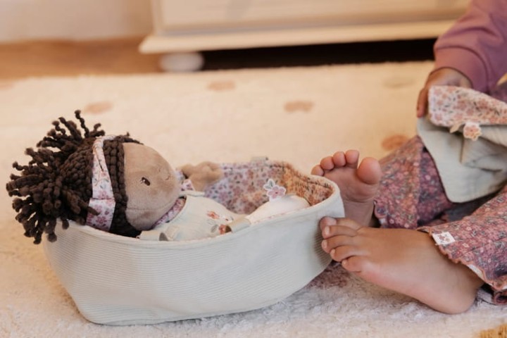 lalka-baby-evi-z-nosidelkiem-akcesoria-2