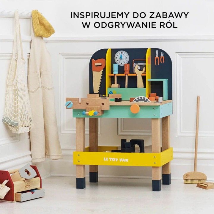 Drewniany warsztat – półki i schowki