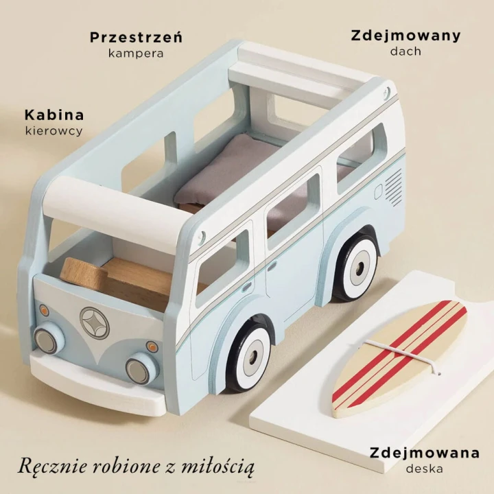 Drewniany kamper Le Toy Van ze zdejmowanym dachem i deską surfingową