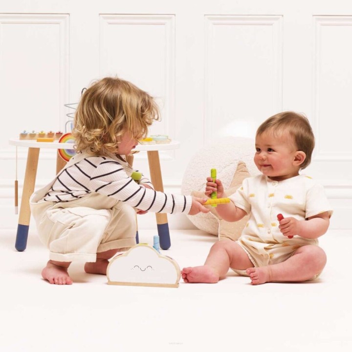 Chmurka z wyskakującymi patyczkami Le Toy Van – pierwsza gra dla malucha.